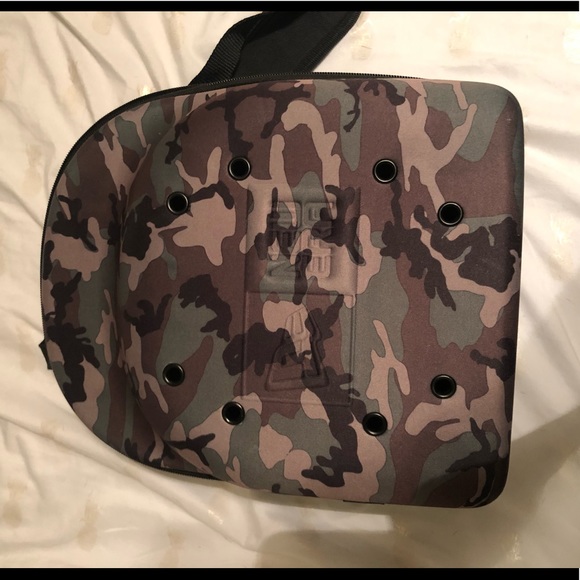 New Era travel case - Picture 1 of 3